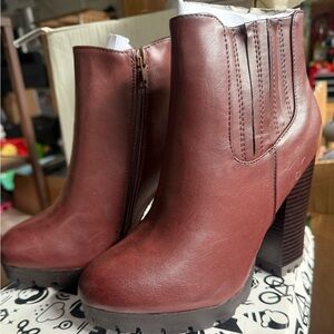 Boots/ Stylish ‘70s Vibe